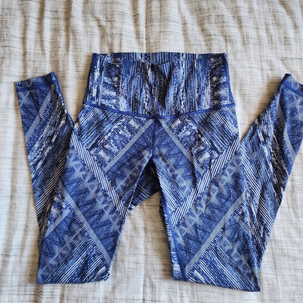 Lululemon Patterned Yoga Tights Size 6/Small